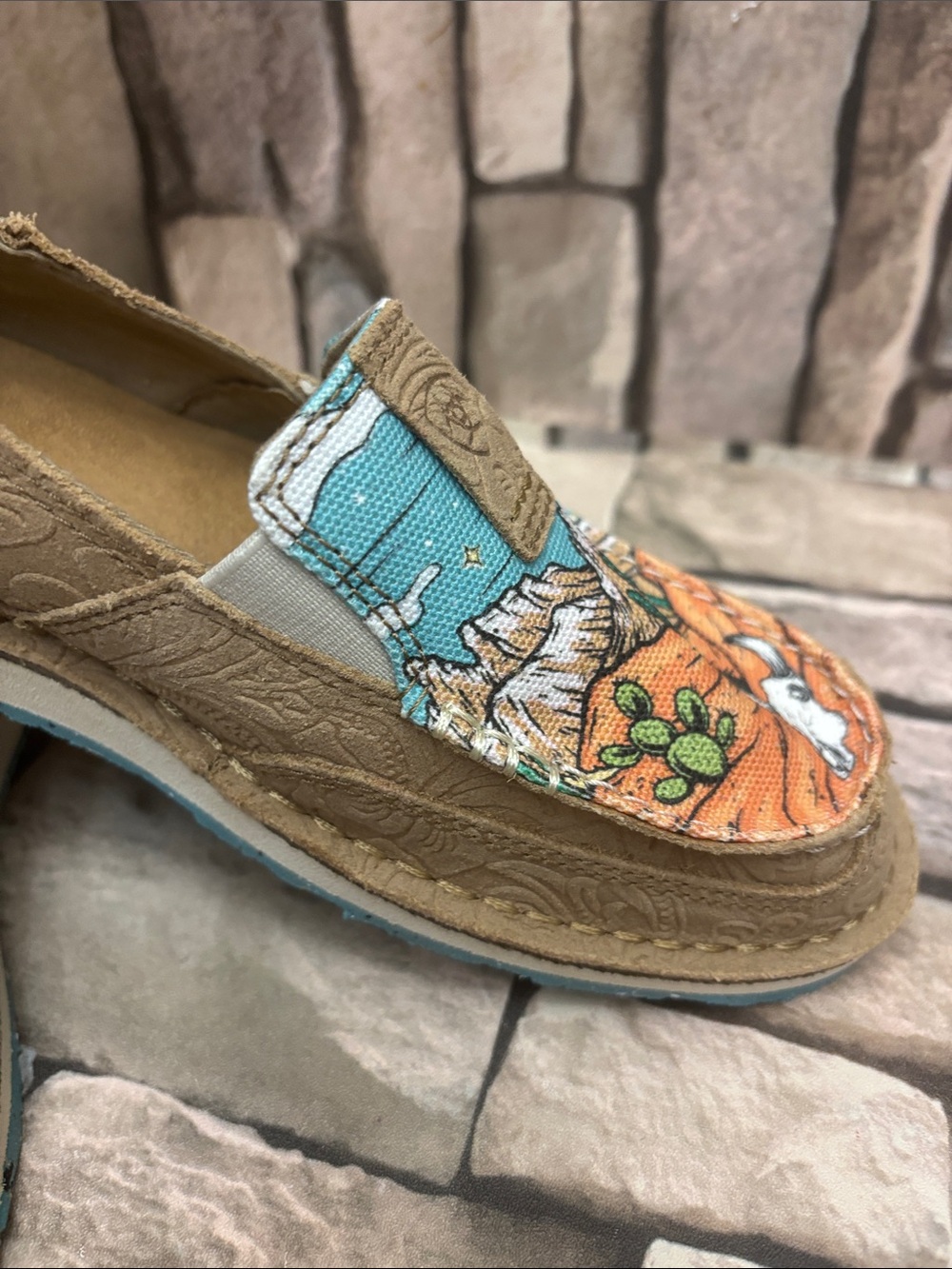 New Ariat Women's Cruiser shoes in the "Arizona Skies" print size 7.5B - Picture 6 of 14